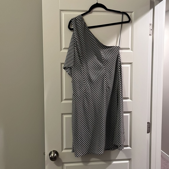 NWT HALSTON DRESS - Picture 2 of 4